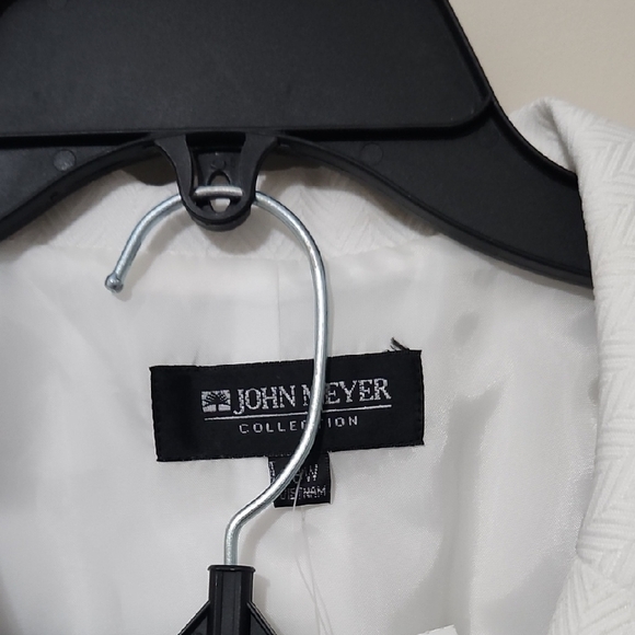 Chic White Women's Blazer - Picture 5 of 15